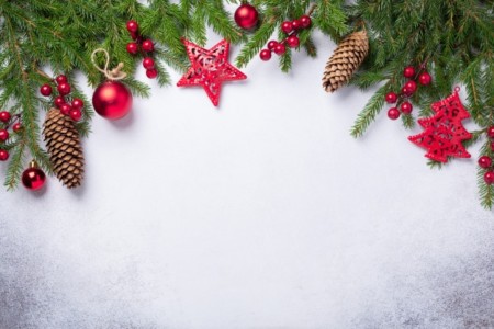 fondo-navidad-regalos-abeto-rojo-oro-vista-superior-espacio-copia-imagen_107210-951